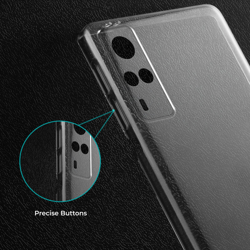 Close-up view of transparent case showing precise button cutouts and responsive side button coverage for Vivo Y31 2020